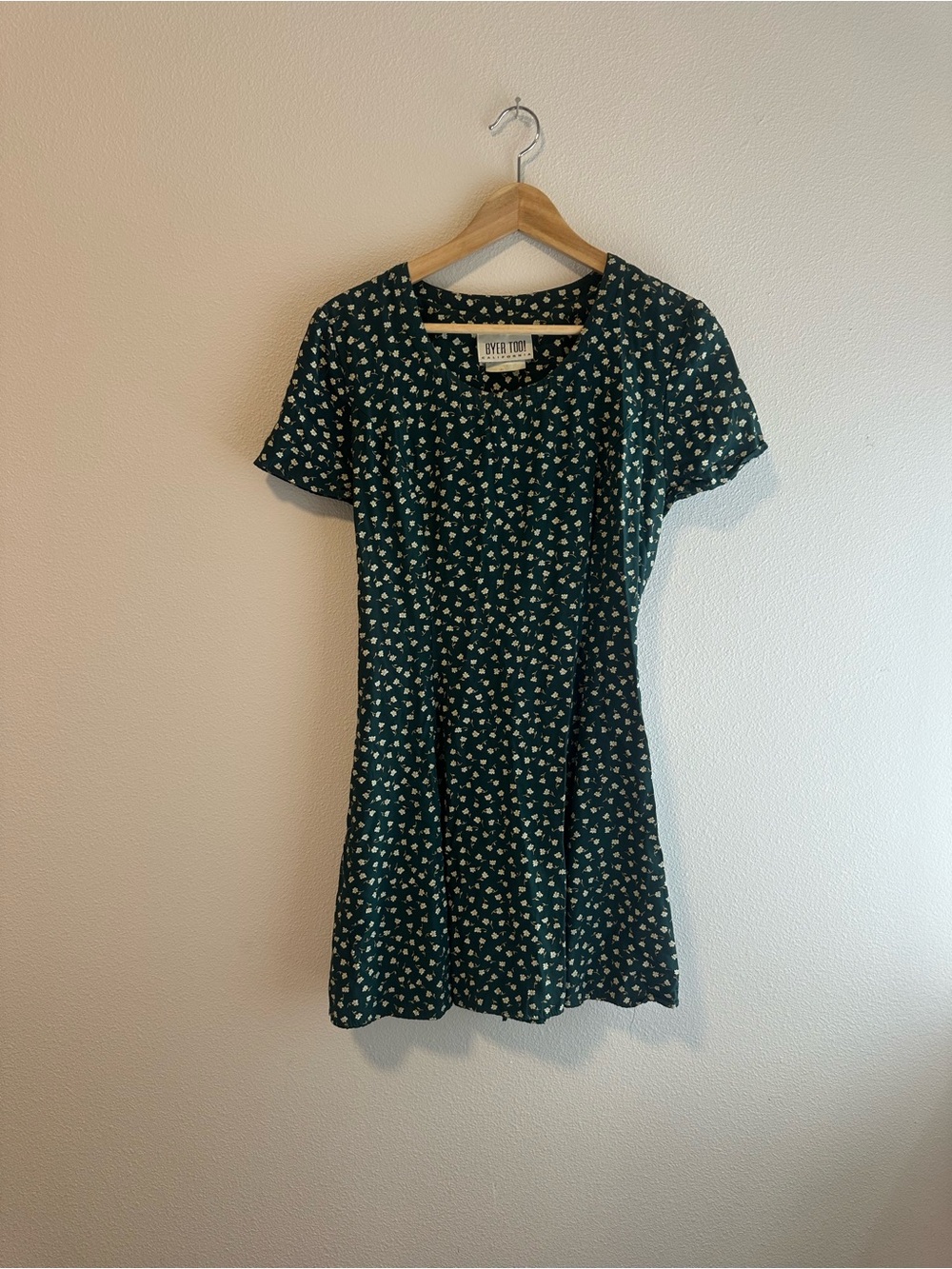 Byer Too! 90s Green Floral Short Sleeve A-Line Dress